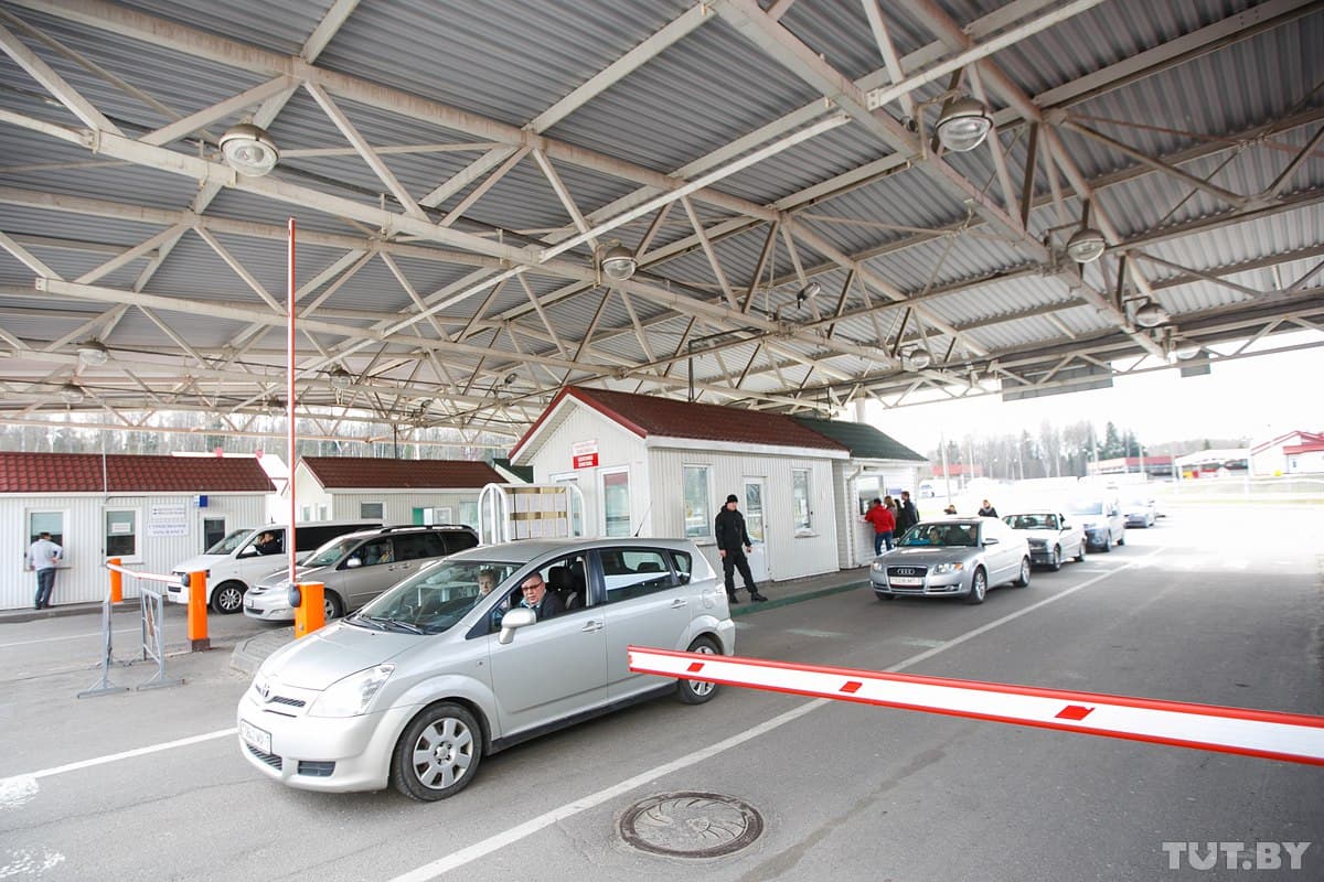 В Гродненской области через месяц водители будут платить за выезд на машине за границу